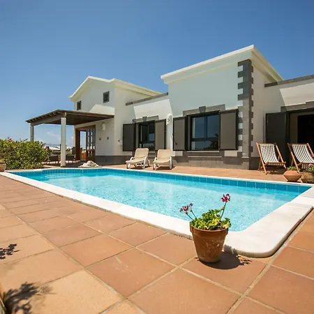 Casa Maravelle Faro Park Sea Views Heated Pool Playa Blanca Villa Yaiza (Lanzarote)