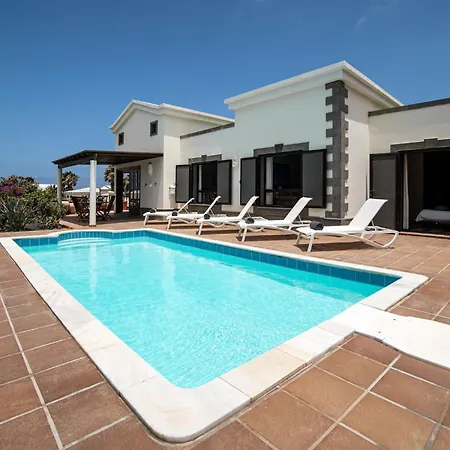 Casa Maravelle Faro Park Sea Views Heated Pool Playa Blanca *