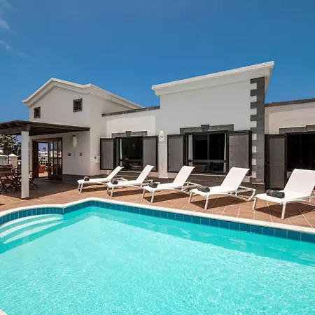 Casa Maravelle Faro Park Sea Views Heated Pool Playa Blanca