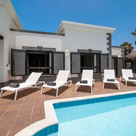 Villa Casa Maravelle Faro Park Sea Views Heated Pool Playa Blanca *