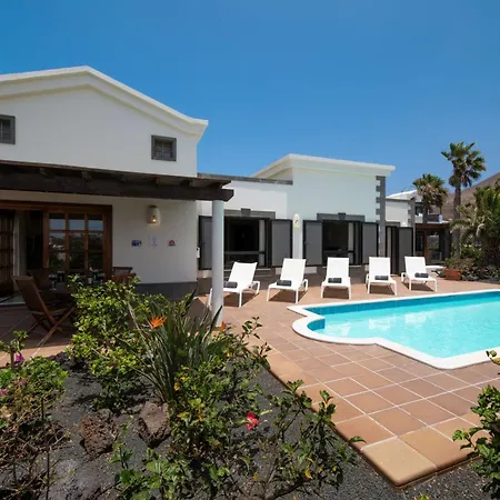 Casa Maravelle Faro Park Sea Views Heated Pool Playa Blanca *